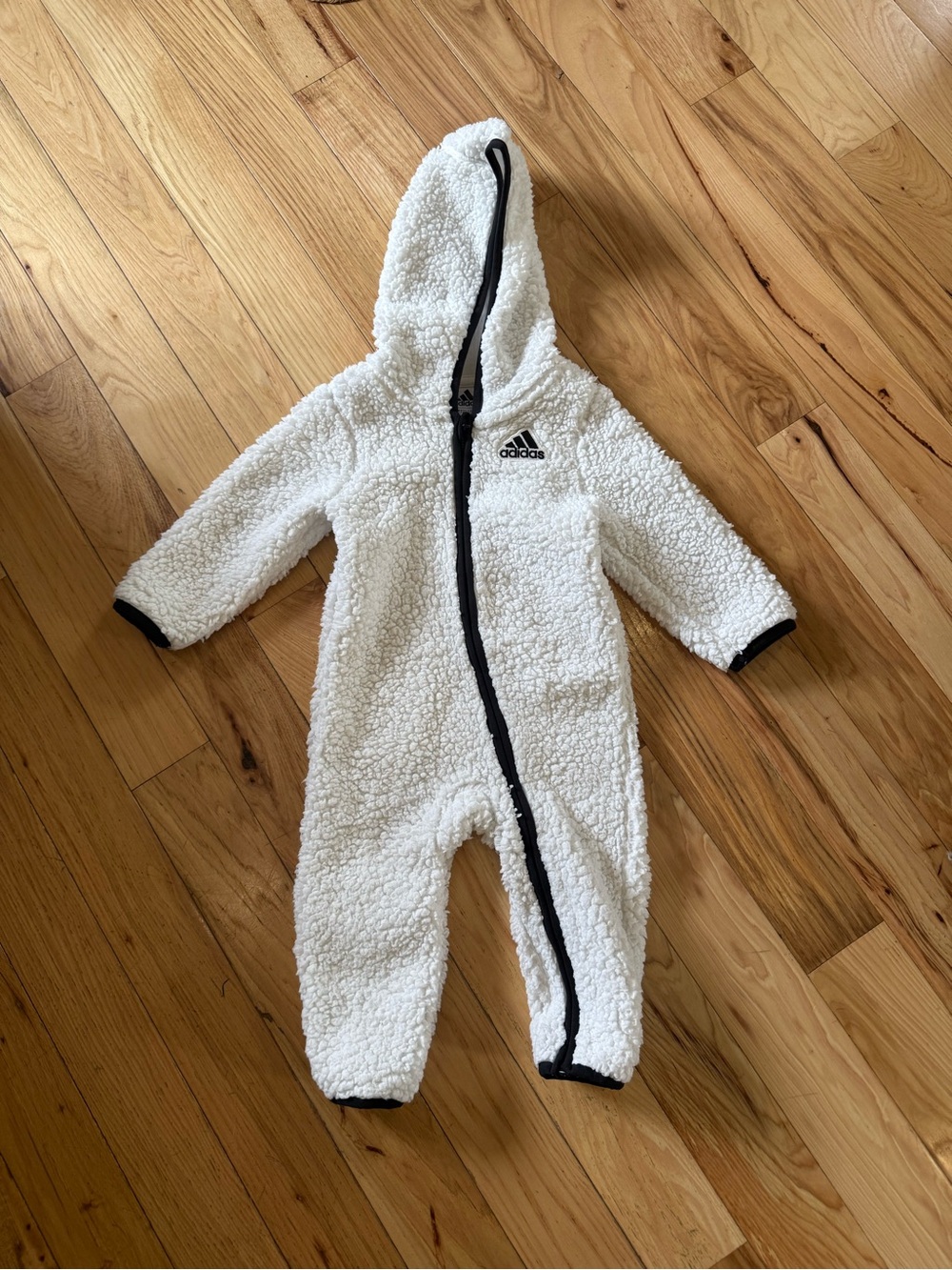 Adidas baby sherpa hooded bunting suit 18M white